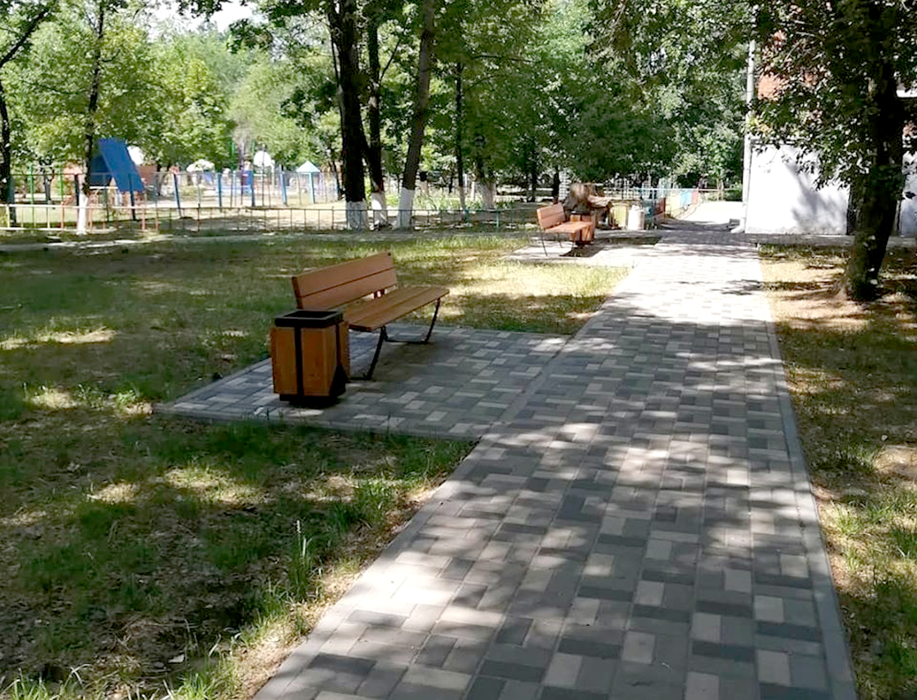 Скамьи в специальных карманах